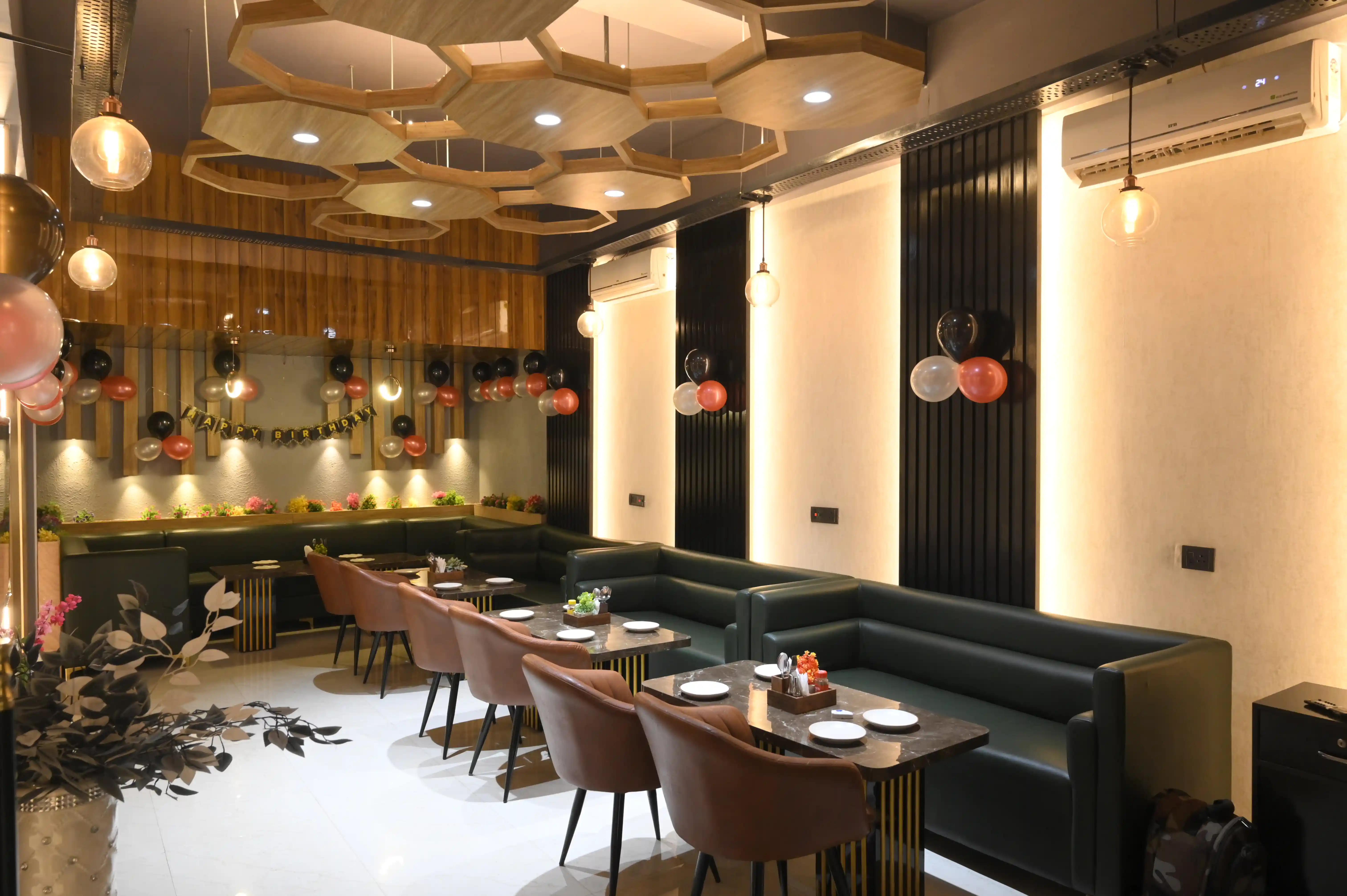CIAANA Cafe & Kitchen - Dine In Comfort Service